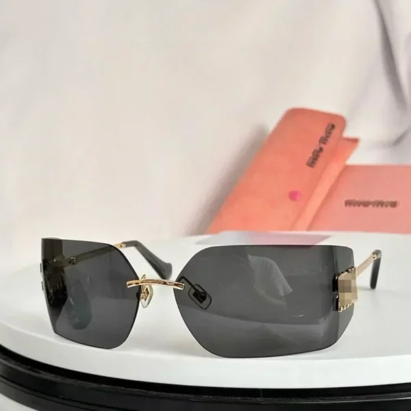 2025 Women's Fashion Square Sunglasses Frameless Gradient UV400 Small Face Trendy Cat Eye Shades - Image 3